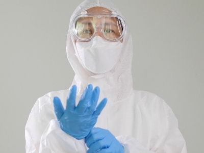 รู้จักกับขวดพลาสติกใส PET ที่นำมาแปรรูปเป็นชุด PPE ในยุคนี้